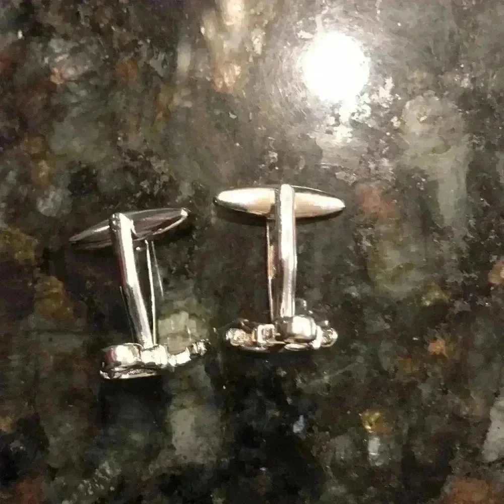 Cuff link set anchors